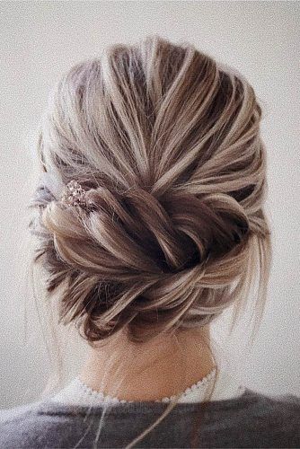 Hair styles at parties and holidays make you more attractive. Hair style can shape women's dignified, classical, gorgeous, elegant, natural and other temperament