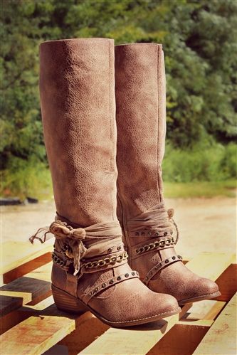 WEARING LONG BOOTS WITH LONG LEGS WILL KEEP YOU BEAUTIFUL. - Page 41 of ...